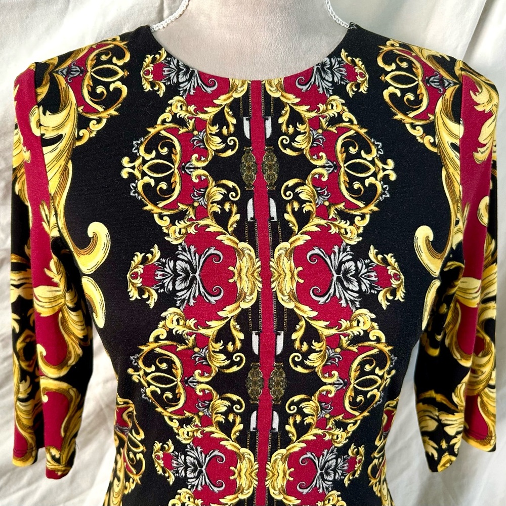 Alice + Olivia Black, Red Delora Crew Neck Regal Romance Print Dress, Size 6 - Picture 2 of 10